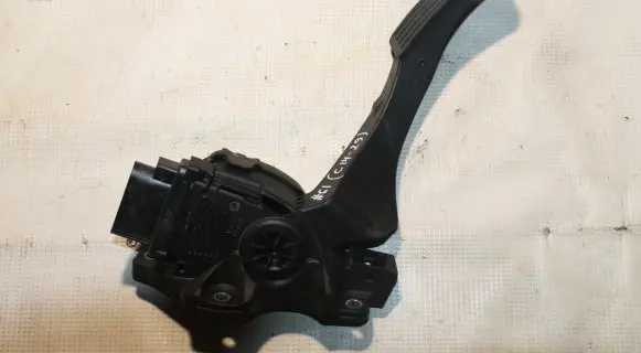 Volvo V60 Accelerator throttle pedal 31329371