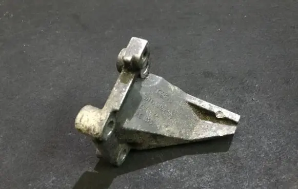 Ford Mondeo MK I Engine mounting bracket 92ff9k552ba 92ff-9k552-ba