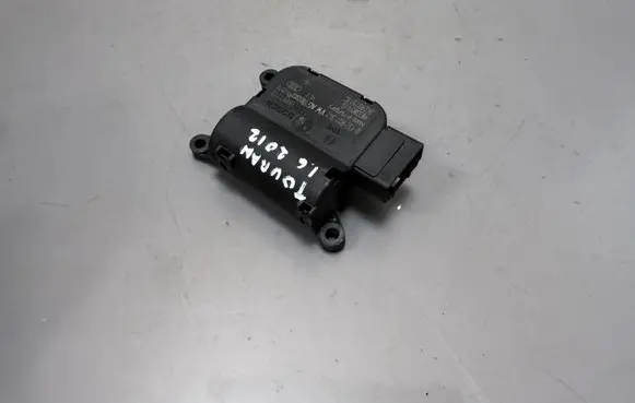 Volkswagen Touran II Air flap motor/actuator 1K2907511C 18091212 0132801342