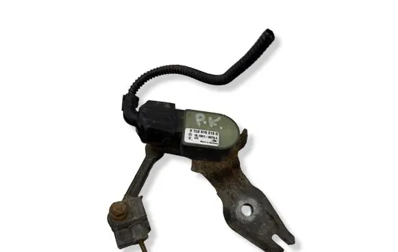 Headlight/headlamp level sensor