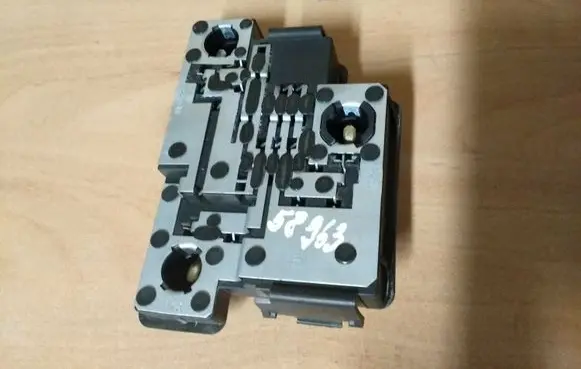 Citroen Xantia Tail light bulb cover holder
