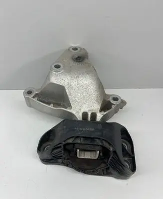 Engine mount bracket