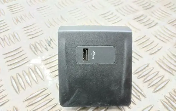 BMW 2 F45 USB socket connector 6820397