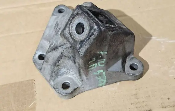 BMW 5 F10 F11 Engine mounting bracket 6775904 73681310