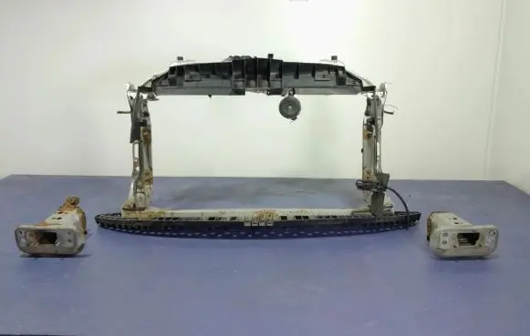 Toyota Yaris Front bodywork piece 