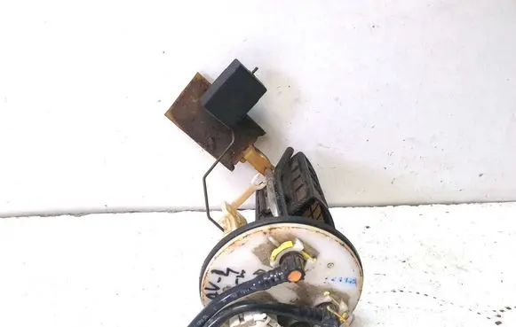 Toyota RAV 4 (XA20) Fuel level sensor 