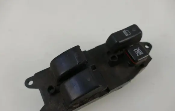 Toyota Corolla E120 E130 Electric window control switch 84820-0F040