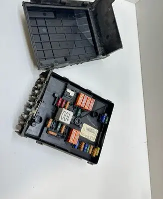 Volkswagen Jetta V Fuse module 1K0937125