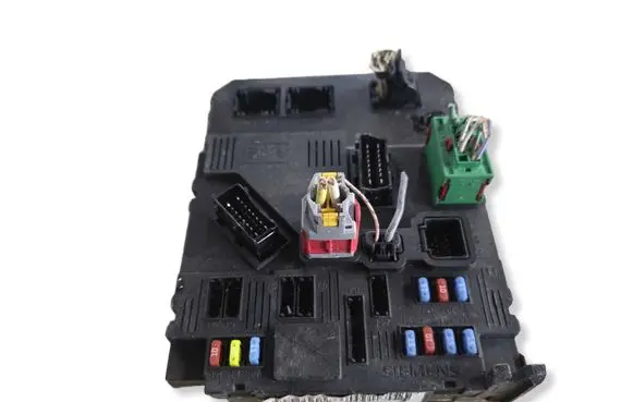 Peugeot 407 Fuse module 9655221180