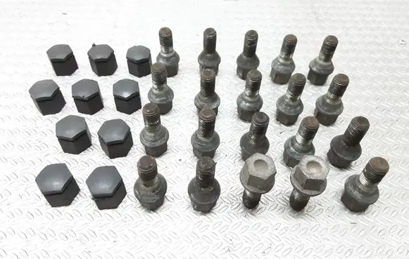 Opel Astra H Nuts/bolts 