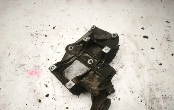 Audi A4 S4 B5 8D A/C compressor mount bracket 028260885A