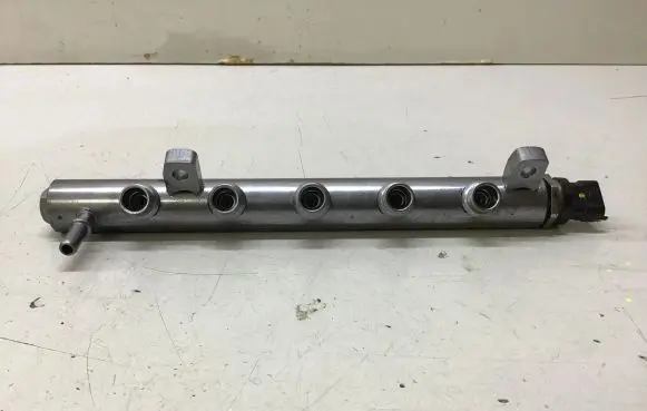 Nissan Qashqai Fuel main line pipe 175216420