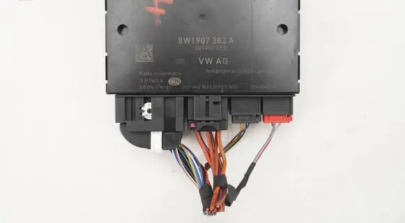 Audi A4 S4 B5 8D Tow bar trailer control unit/module 8W1907383A