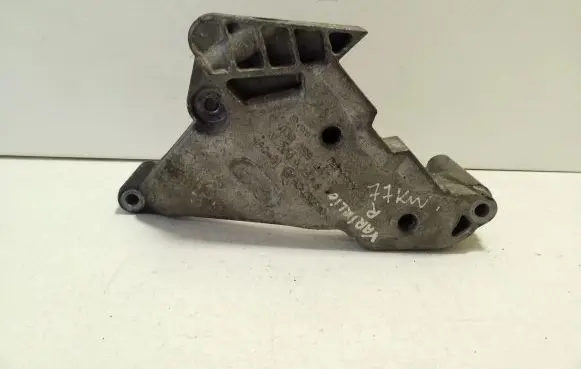 Volkswagen PASSAT B6 Engine mounting bracket 03G199207F