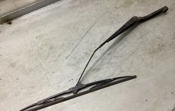 Subaru Legacy Windshield/front glass wiper blade 