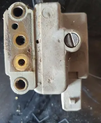 Audi 100 S4 C4 Fuel pressure regulator 2437020005