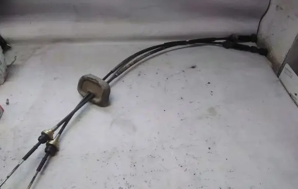 Gear shift cable linkage