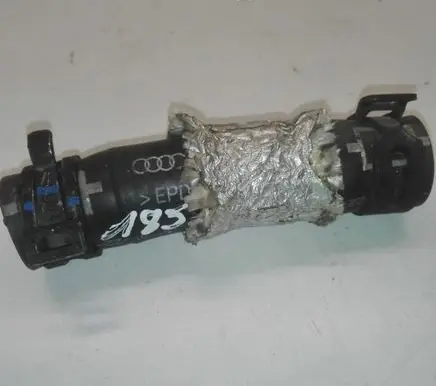 Audi Q7 4M Engine coolant pipe/hose 059121054G