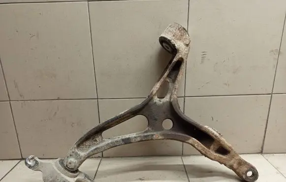 Mercedes-Benz R W251 Front lower control arm/wishbone