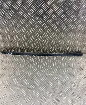Front bumper splitter molding