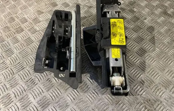 Audi A6 S6 C6 4F Tool set 8N0012219
