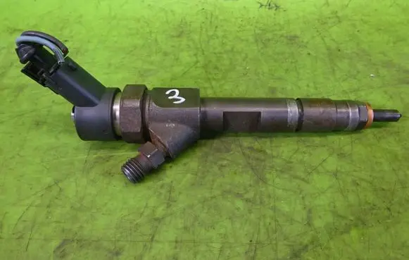 Nissan Primera Fuel injector 0445110110B