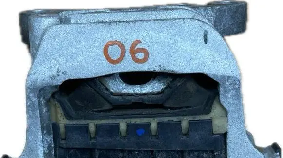 Buick Enclave II Engine mount bracket 23221635