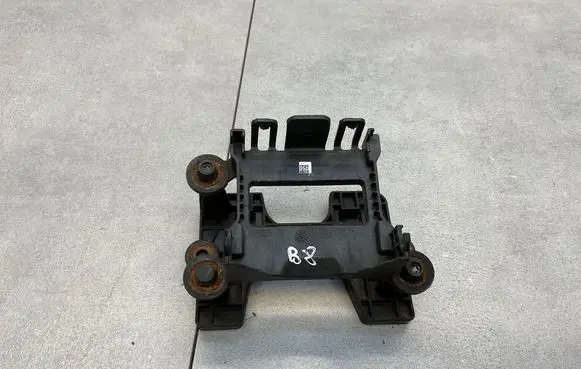 Volkswagen PASSAT B8 Distronic sensor bracket 3Q0907704A