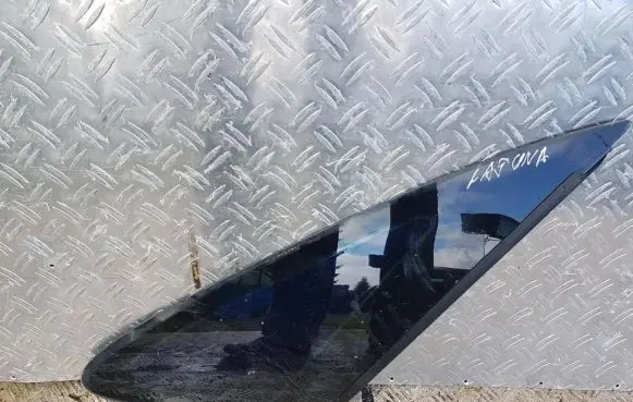 Renault Laguna I Rear side window