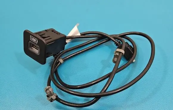 Jeep Cherokee USB socket connector 68225325AA IMPRK1560844