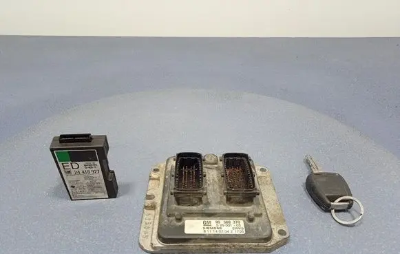 Opel Zafira A Engine control unit/module ECU 90569370