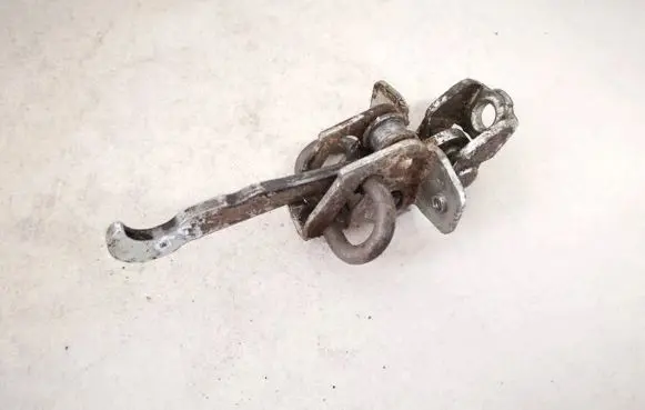 Opel Omega B1 Rear door check strap stopper