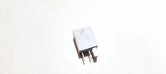 Opel Zafira B Other relay 13266315 v23374-a1601-x005
