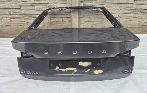 Skoda Octavia Mk4 Tailgate/trunk/boot lid 5E6827105