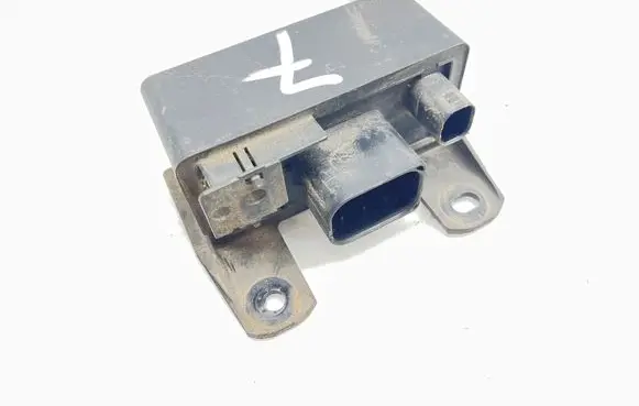 Mercedes-Benz E W211 Glow plug pre-heat relay 0005453516