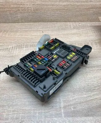 BMW X5 E70 Fuse module 6768770 6931687