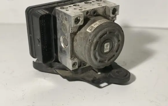 Volkswagen Golf VII ABS Pump 5Q0907379M 5Q0907379H 5Q0614517L