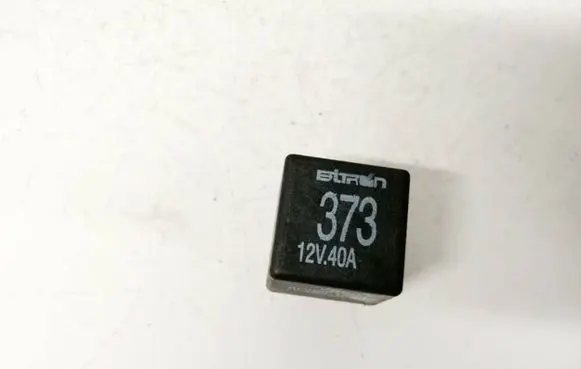 Volkswagen PASSAT B5.5 Other relay 8d0951253a 373