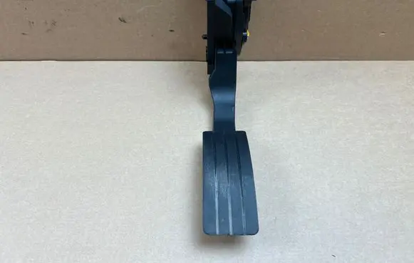 Dacia Duster Accelerator throttle pedal 180022703R