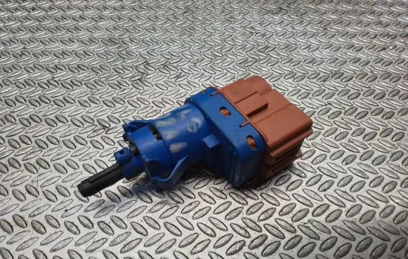 Iveco Daily 35 - 40.10 Brake pedal sensor switch 5801491456