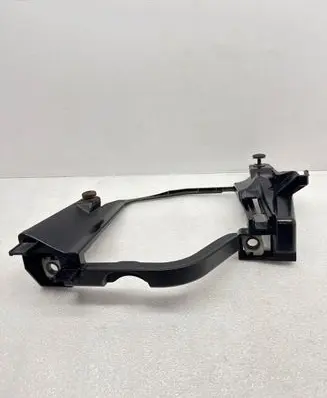 BMW 5 E60 E61 Headlight/headlamp mounting bracket 15873700