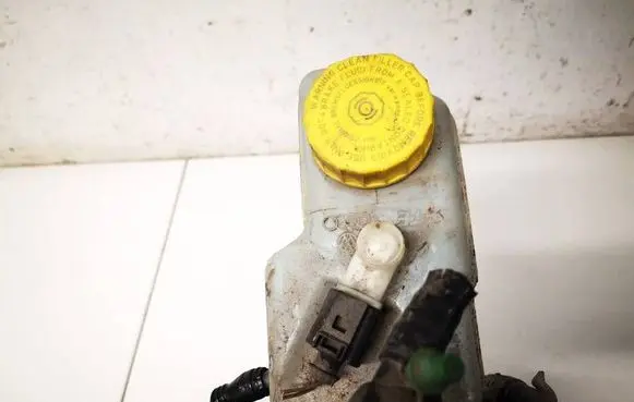 Skoda Roomster (5J) Brake fluid reservoir 