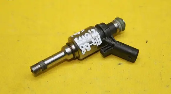 Audi A4 S4 B8 8K Fuel injector