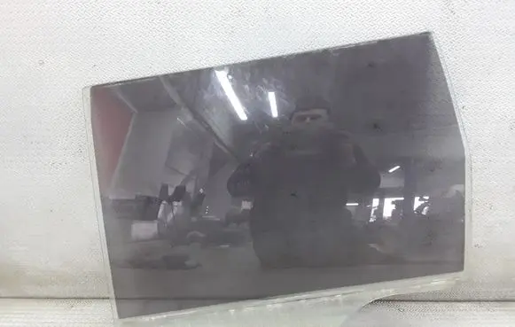 Nissan X-Trail T30 Rear door window glass