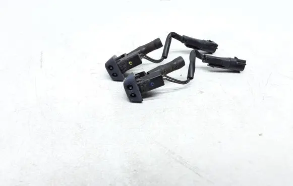 Volvo XC60 Windshield washer spray nozzle 