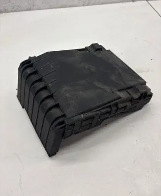 Volkswagen Golf Plus Fuse box cover 1K0937132F 17180061