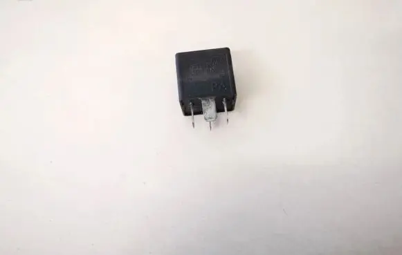 Ford Mondeo Mk III Other relay 2s7t14b192aa v23136b1x66