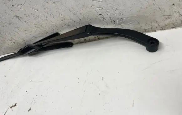 Subaru Forester SG Front wiper blade arm 35048ld