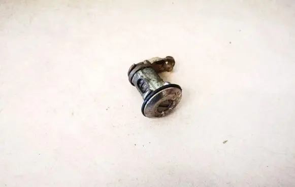 Renault Scenic II - Grand scenic II Front door lock (next to the handle) 