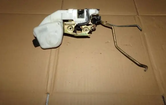 Mitsubishi Galant Front door lock